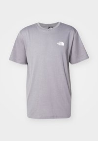 Szara bawełniana koszulka z krótkim rękawem, okrągłym dekoltem i małym białym logo na lewej stronie klatki piersiowej. Lekki, casualowy fason.