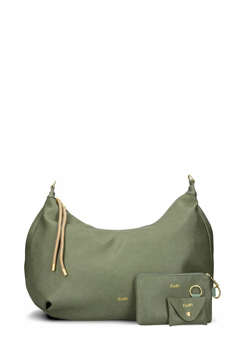 Bolso hobo de piel verde aceituna con herrajes dorados, que cuenta con un cierre de cremallera y dos bolsillos adjuntos para tarjetas y monedas.