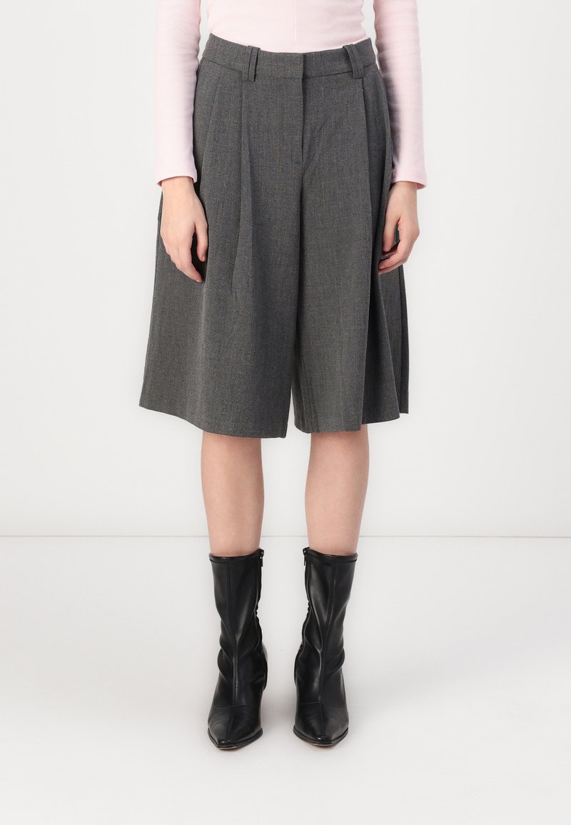 Vero Moda VMLOVELY BERMUDA - Calções - medium grey melange