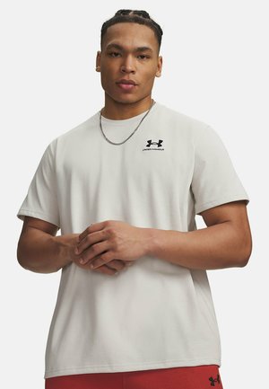 Under Armour, S UA LOGO EMBROIDERED HEAVYWEIGHT SHORT SLEEVE - Print T-shirt - summit white