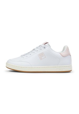 White leather sneaker with a pink accent on the heel, rounded toe, textile lining, and textured midsole, featuring a slightly raised logo.