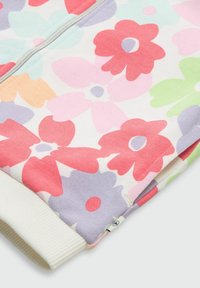 Felpa con zip floreale multicolore, con orlo a coste color crema. Presenta grandi motivi di fiori rosa, viola e verdi su uno sfondo chiaro.