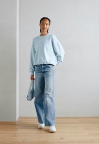 Marc O'Polo LOGO EMBROIDERY AT FRONT - Mikina - morning sky