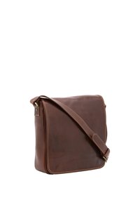 Borsa a tracolla in pelle marrone con forma piatta, tracolla regolabile e dettagli di cucitura visibili lungo i bordi. Texture liscia.