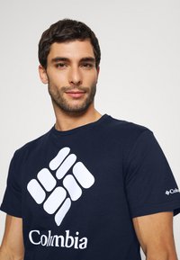 Columbia BASIC LOGO™ SHORT SLEEVE - T-shirt estampada - collegiate navy