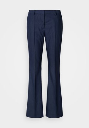 Pantalones acampanados en azul marino confeccionados con tela texturizada, con líneas de pliegue laterales y una cinturilla entallada para un ajuste a medida.