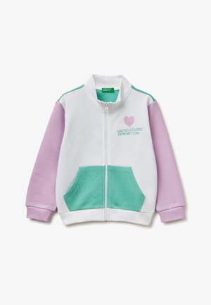 Weiße Reißverschlussjacke mit rosa Ärmeln, grünen Fronttaschen und einem pinkfarbenen Herz mit dem Schriftzug "United Colors of Benetton" auf der Brust.