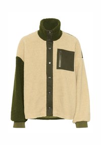 Giacca in pile beige e verde scuro. Presenta un colletto alto, bottoni a pressione e una tasca sul petto con zip. Tessuto morbido e vestibilità rilassata.