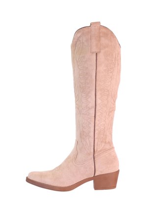 Stivale da cowboy color marrone chiaro in camoscio, alto fino al ginocchio, con tacco basso e cuciture decorative lungo la gamba e il piede.