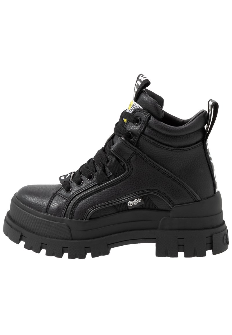 Buffalo Stivaletti con plateau - black