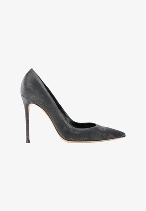 Escarpin stiletto noir à talon haut avec bout pointu et tissu texturé, montré de côté sur fond blanc.