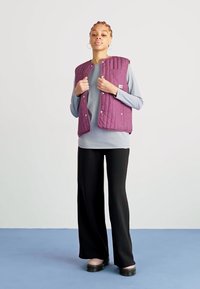 The North Face REVERSIBLE VISOKE - Γιλέκο - midnight mauve/purple chalk