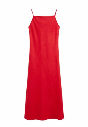 Robe midi rouge sans manches avec fines bretelles spaghetti et décolleté droit sur fond blanc.