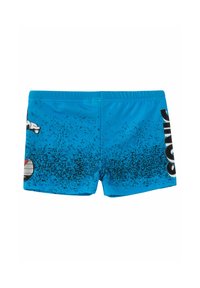 Pantaloni da bagno blu con macchie scure, caratterizzati da una grafica bianca di un personaggio e da un testo nero in grassetto su un lato. Realizzati in materiale elasticizzato.