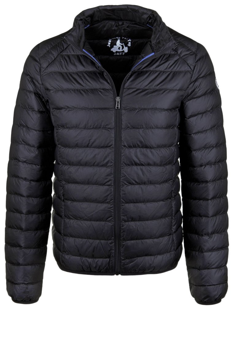 Giacca a vento nera con cuciture orizzontali, colletto alto e zip frontale. Realizzata in materiale leggero, presenta una texture liscia e un design minimale.