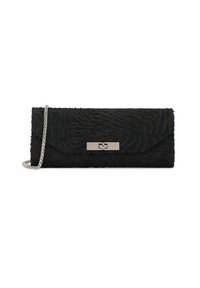 Clutch nera con texture e design ondulato, dotata di una chiusura in metallo argentato e una tracolla a catena. Forma rettangolare, materiale morbido.