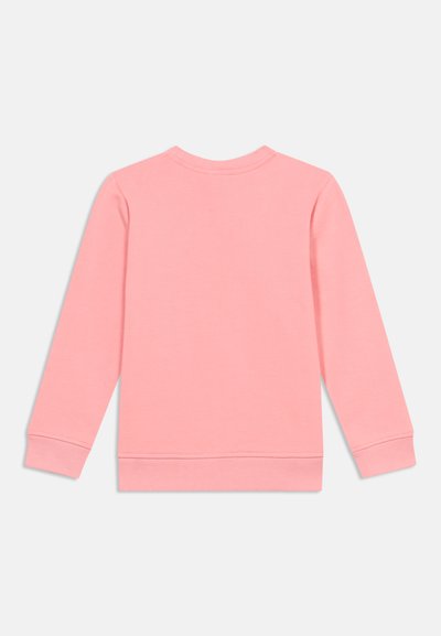 Απλό μακρυμάνικο φούτερ σε ροζ χρώμα με στρογγυλή λαιμόκοψη, ορατές ραφές και ριμπ μανσέτες και τελείωμα, απλωμένο επίπεδα σε λευκό φόντο.