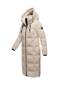 Lang beige pufferjakke med hætte, lynlås foran og sidelommer. Har sorte detaljer og elastiske manchetter for ekstra varme.