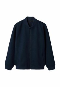 Bomber en marine avec fermeture éclair à l'avant, col et poignets côtelés, doté de poches latérales et d'un tissu lisse et texturé.