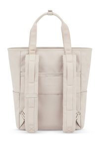 Beige canvas toteväska med dubbla handtag och justerbara remmar. Har sidofickor och en strukturerad rektangulär form. Enkel design.