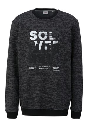 Czarny, teksturowany sweatshirt z długimi rękawami, okrągłym dekoltem i białym nadrukiem graficznym, zawierający warstwowy tekst oraz detale z logo.