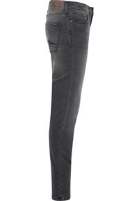 Tmavě šedé úzké džíny z denimu, s pasem ve střední výšce, pěti kapsami a koženou štítkem na pásku pasu.