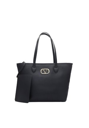 Borsa tote in pelle nera con doppie cinghie per la spalla, emblema del logo dorato e piccola pochette allegata.