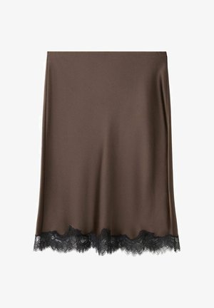 Rjava satenasta krilo z črnim čipkastim robom na spodnjem delu. Tkanina je gladka na otip, s pravim, do kolen segajočim krojem.