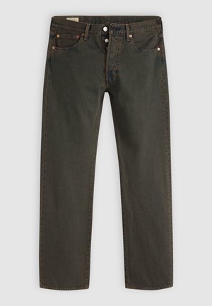 Jeansy z ciemnooliwkowego denimu o prostych nogawkach, z zapięciem na guziki, pięcioma kieszeniami i szlufkami na pasek, rozłożone płasko na jasnym tle.