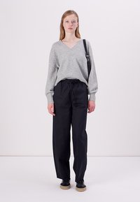 Vero Moda VMBOOM V NECK VER - Trui - light grey