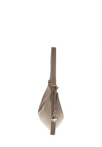 Borsa a tracolla in pelle marrone con finitura texturizzata, forma angolare e una sola tracolla. Presenta un accento in metallo rotondo di colore argentato.