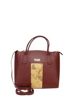 Borsa a mano in finta pelle rossa con manico superiore, caratterizzata da un design di mappa beige sul pannello frontale e una tracolla rimovibile.
