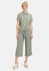 Cartoon MIT KRAGEN - Hemdbluse - cream green