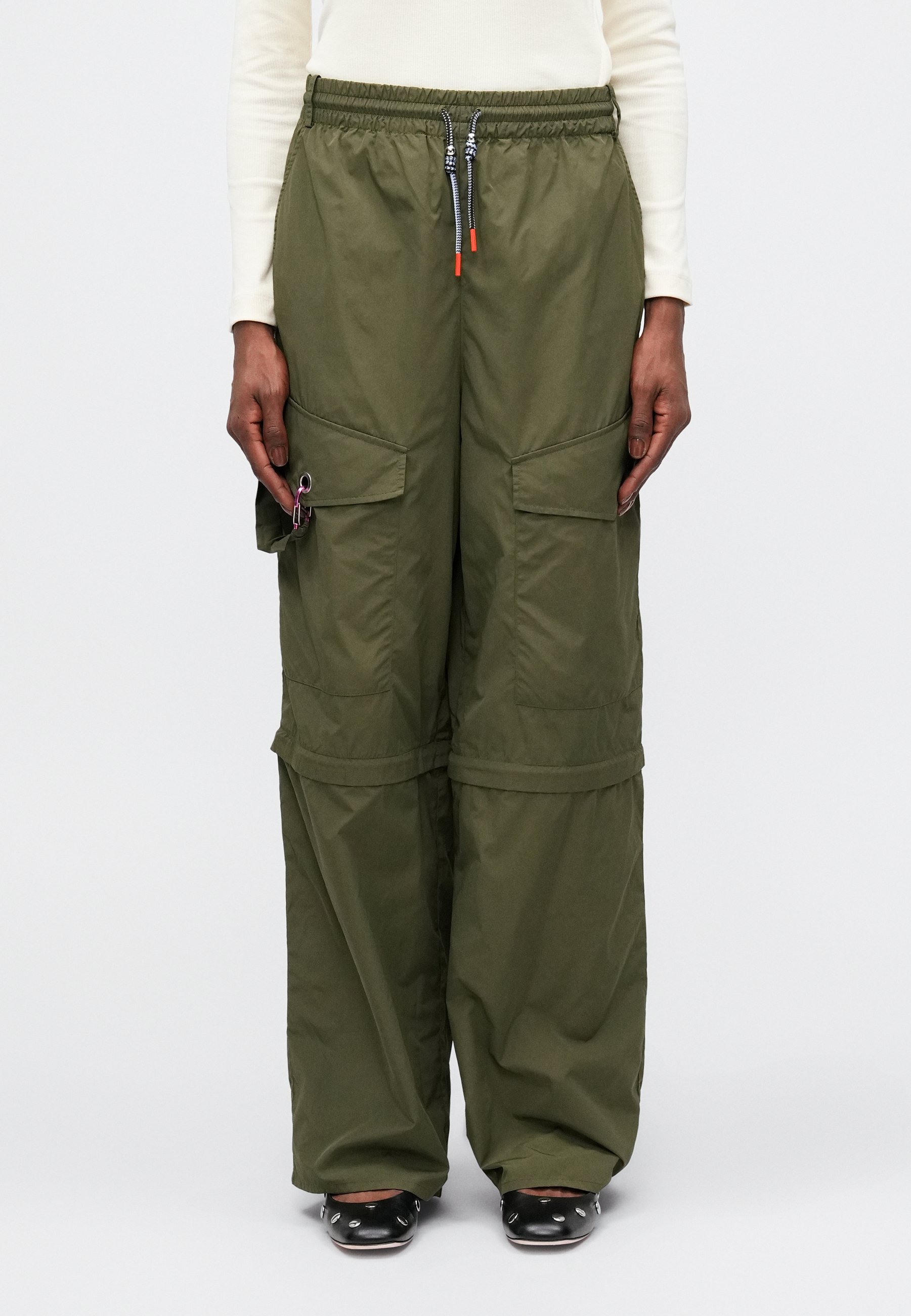 Stine Goya GIRLY TECH BUNGEE ZIP OFF PANTS - Cargo trousers