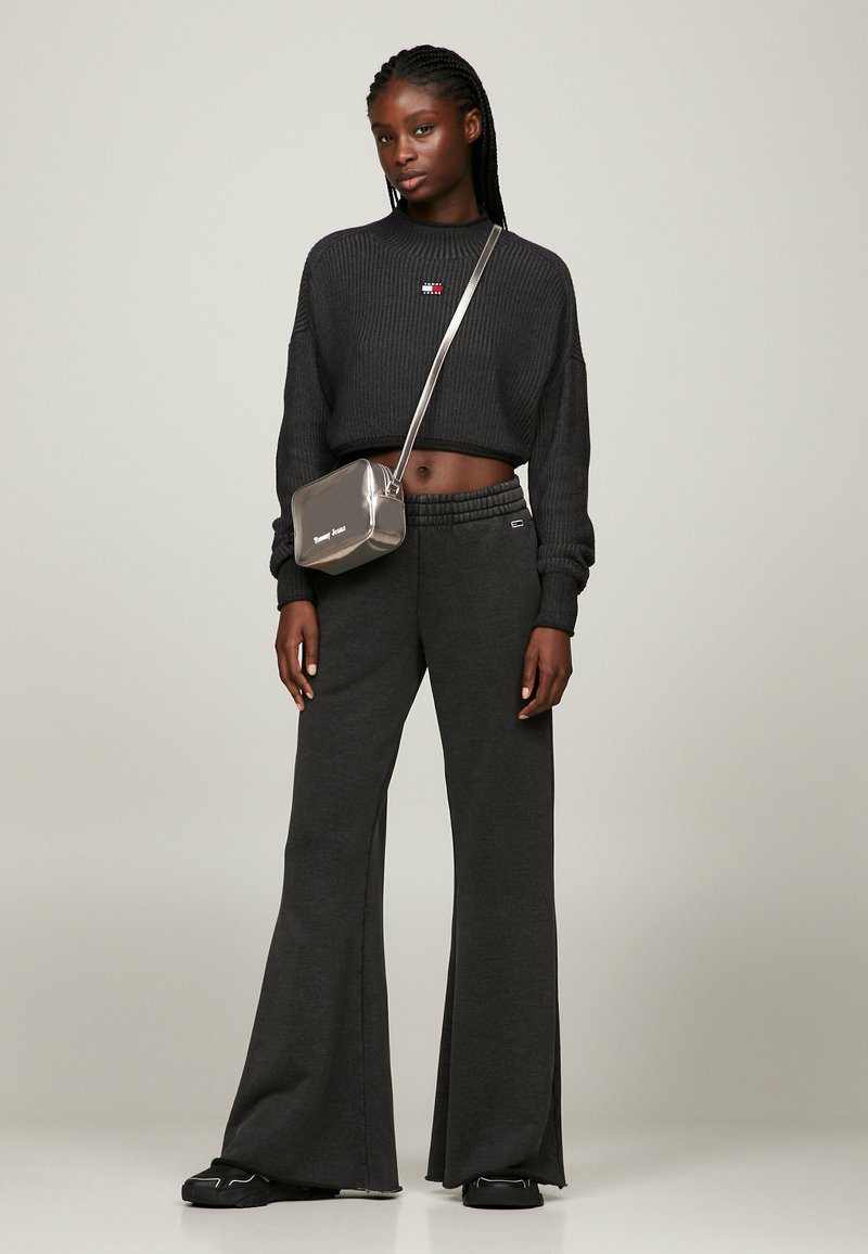 Tommy Jeans LOGO METALLIC - Kameraveske - gunmetal