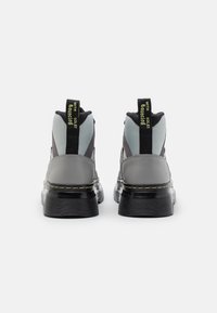Dr. Martens Sneakersy wysokie