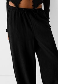 Bershka Kalhoty - black