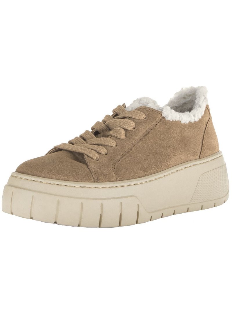 Beige Wildlederschuhe mit einem flauschigen weißen Fellfutter am Kragen, Schnürdesign und einer stabilen weißen Gummisohle mit gerippter Textur.