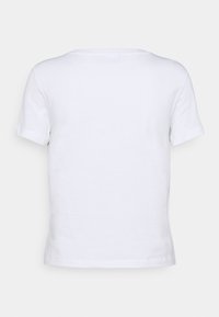 Hvid bomulds t-shirt med korte ærmer, rund halsudskæring og lige kant. Glat tekstur uden synlige mønstre eller detaljer. Bagfra.