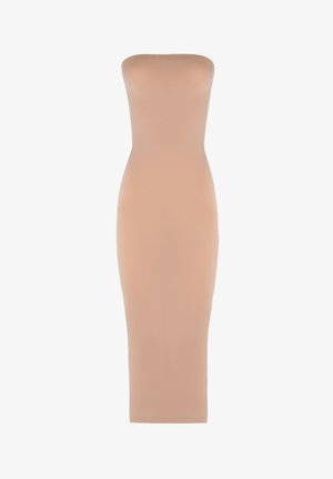 Strapless, tætsiddende midi-kjole i nude beige med en lige udskæring og glat stof, designet til en slank silhuet.