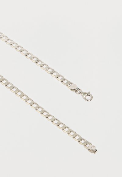 Sudraba ķēdes kaklarota ar savstarpēji savienotiem posmiem un aizdari ar vēžveidīgo skavām, ar gludu virsmu un minimālistisku dizainu.