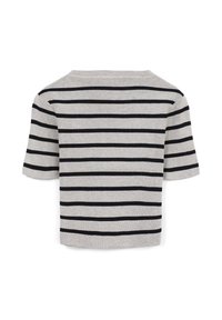 Maglione grigio lavorato a maglia con maniche corte, caratterizzato da strisce orizzontali nere. Semplice scollatura rotonda e texture liscia.