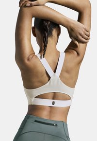 On PERFORMANCE FLEX  - Sport-BH mit mittlerer Stützkraft - white