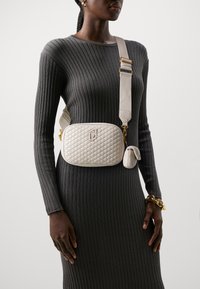 LIU JO M CAMERA CASE - Umhängetasche - true champagne