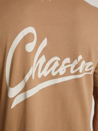 CHASIN' SPRAY - Marškinėliai su spaudiniu - brown