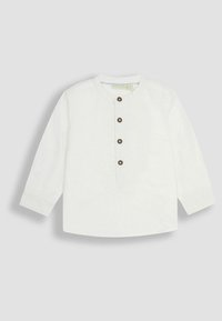 Witte langslavende shirt met een ronde hals, knoopsluiting aan de voorkant en subtiele geborduurde details op de borst. Zacht, textuurstof.