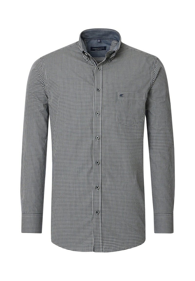 Karierte Button-up-Bluse in Schwarz und Weiß, mit langen Ärmeln, Kragen, Brusttasche und abgerundetem Saum. Der Stoff wirkt texturiert.