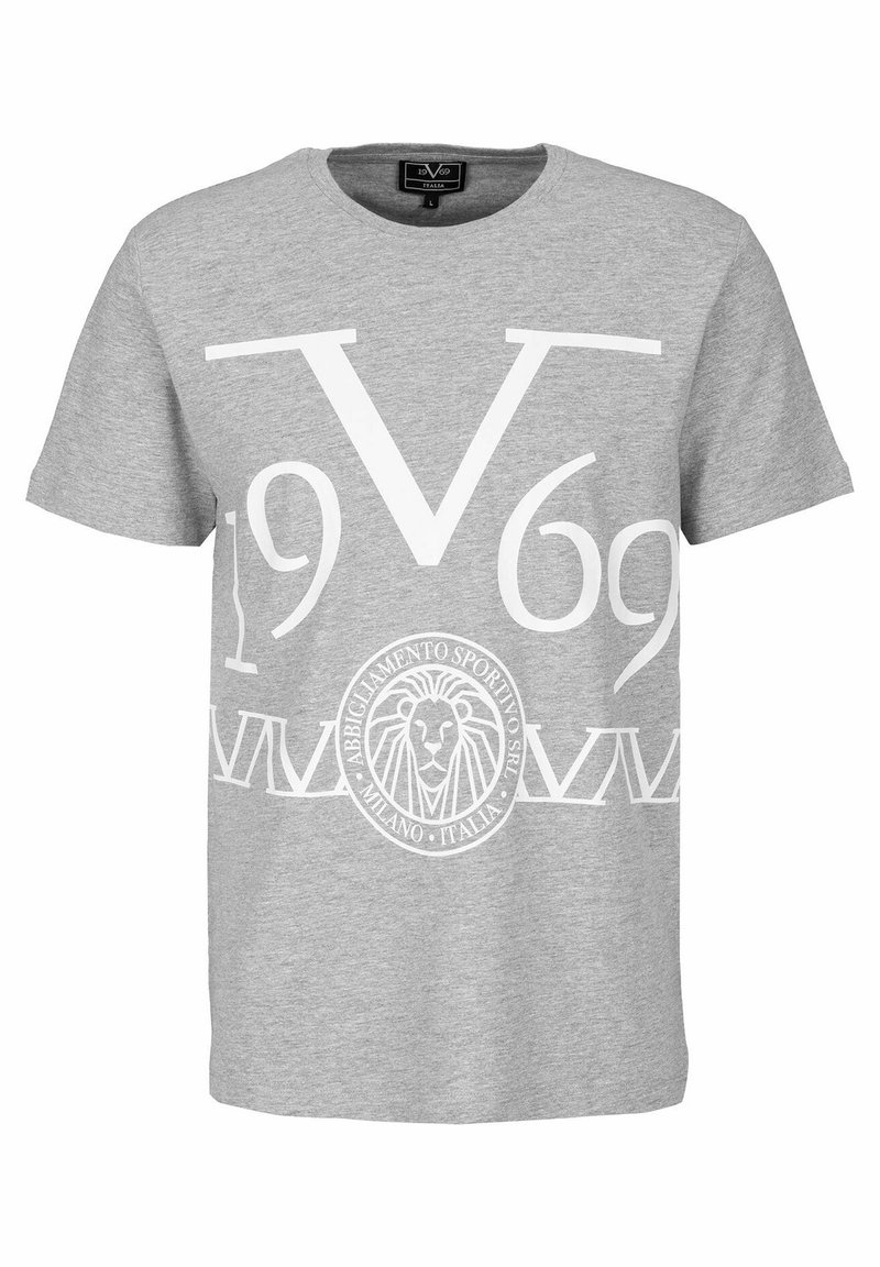 Šedé bavlněné tričko s krátkým rukávem s velkým bílým textem "V 1969" a kruhovým lvím logem s italským textem na spodní části.