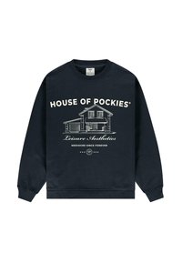 Felpa blu navy con polsini e bordo a coste, caratterizzata da una grafica di una casa e la scritta "HOUSE OF POCKIES" in color crema.
