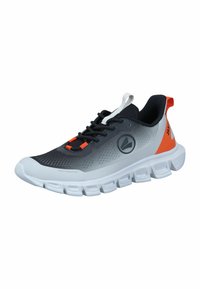 Schwarz-grauer Sportschuh mit weißer Sohle, strukturiertem Mesh-Obermaterial und orangen Akzenten. Verfügt über Schnürsenkel und ein Logo an der Seite.